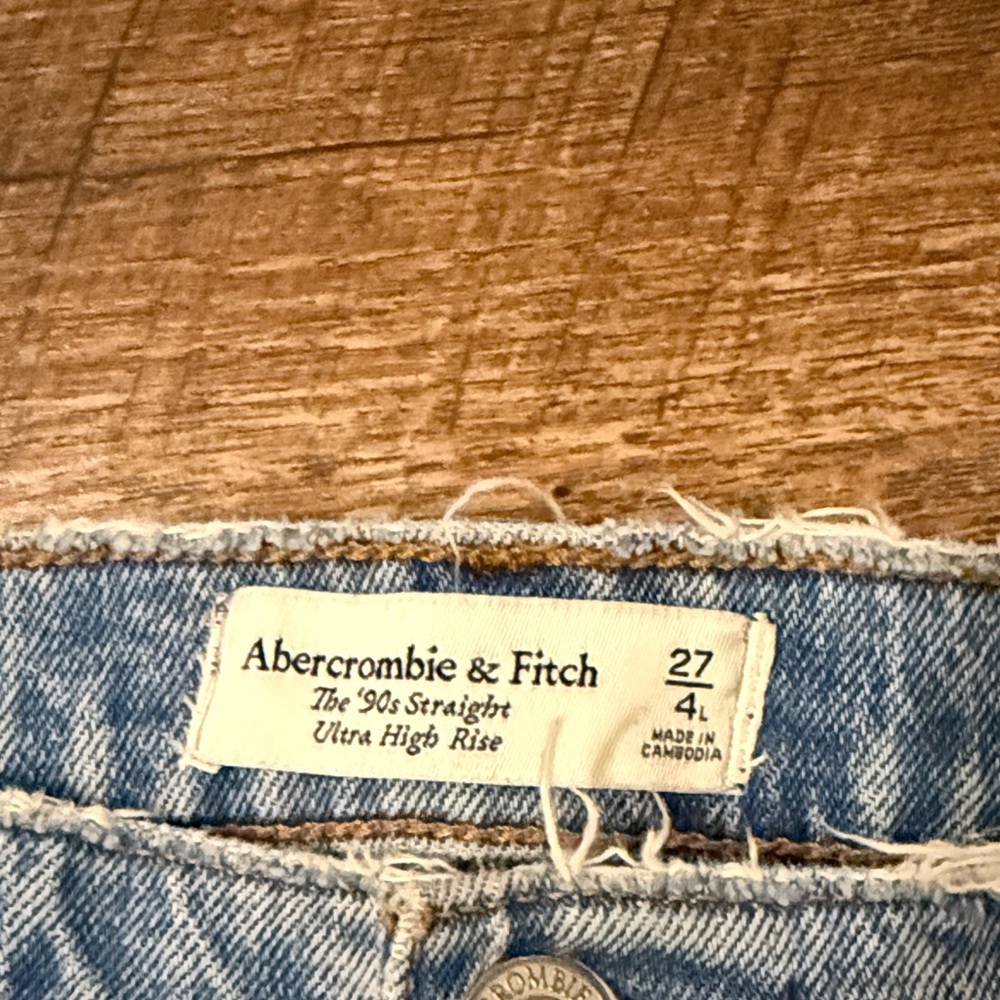 Abercrombie & Fitch ‘90s Straight Ultra High Rise Jean - Picture 2 of 5